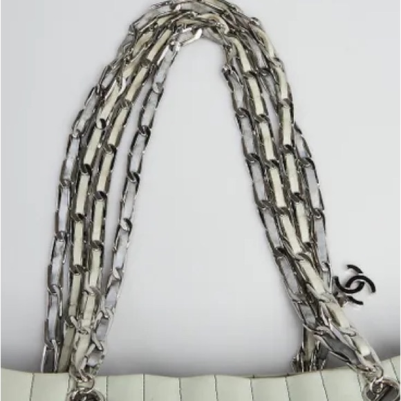 AuthenticCHANEL
Light Green Quilted Lambskin Leather Mademoiselle Giant Tote Bag - Picture 11 of 14